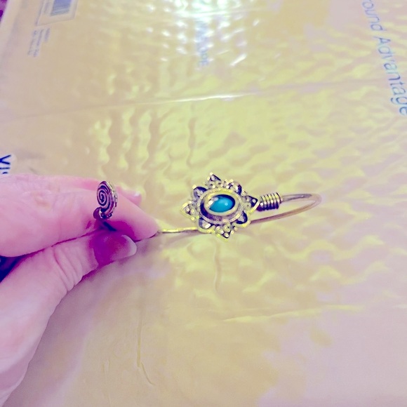 Elegant Gold and Blue Bracelet. Faux gold. Adjustable - Picture 3 of 9